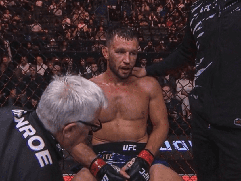 Allen Makes De Ridder Quit On The Stool