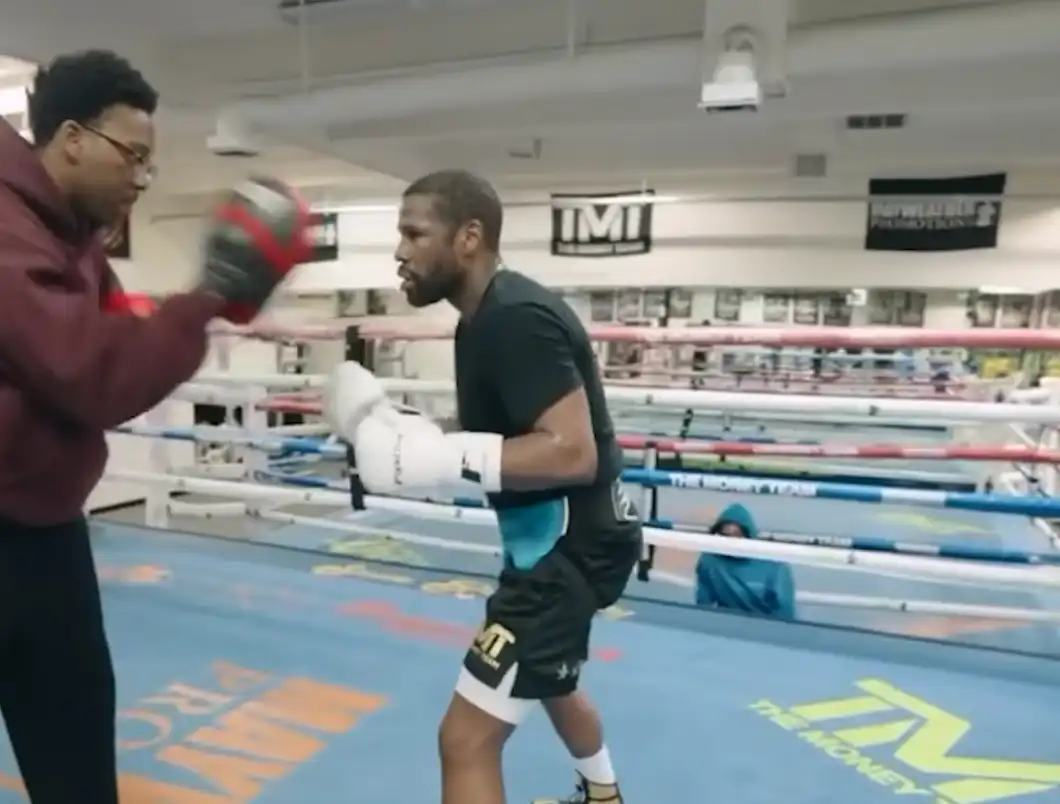 Fans React As Mayweather Returns To Training – He's Still Got It'