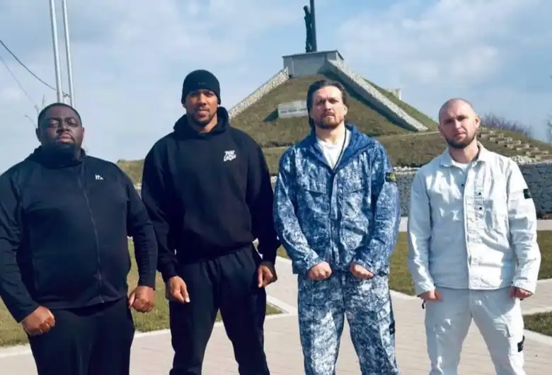 Joshua Visits Ukraine With Usyk